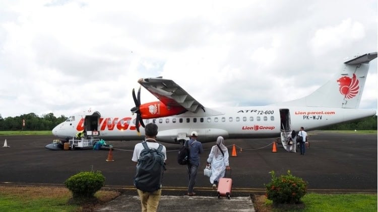 Wings Air Cessna C172 flying to Simeulue island. Photo by Alex Benaud