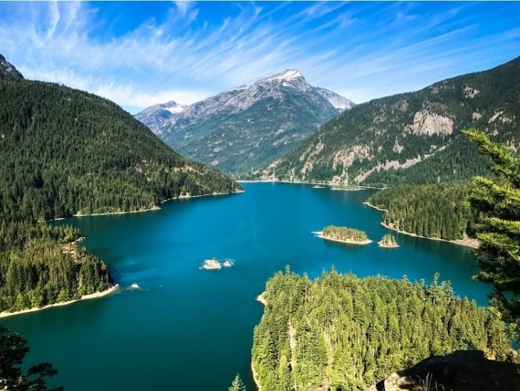 Diablo Lake with vibrant turquoise water caused by glacial melt. Photo by RC Victorino, Unsplash