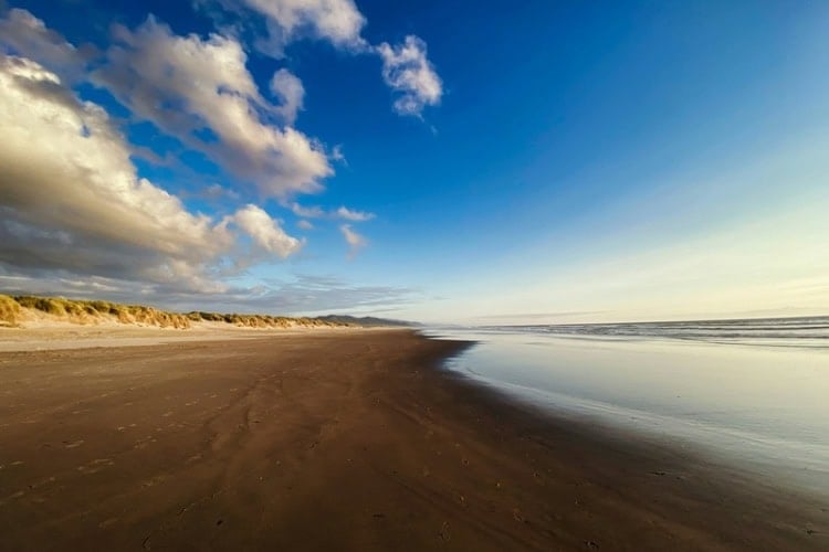 Manzanita Beach in Manzanita, Oregon, USA. Photo by David King, Unsplash
