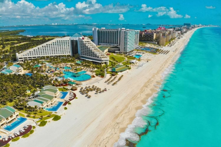 Beach scene in Cancún, Quintana Roo, Mexico. Photo by Fernando Garcia, Unsplash