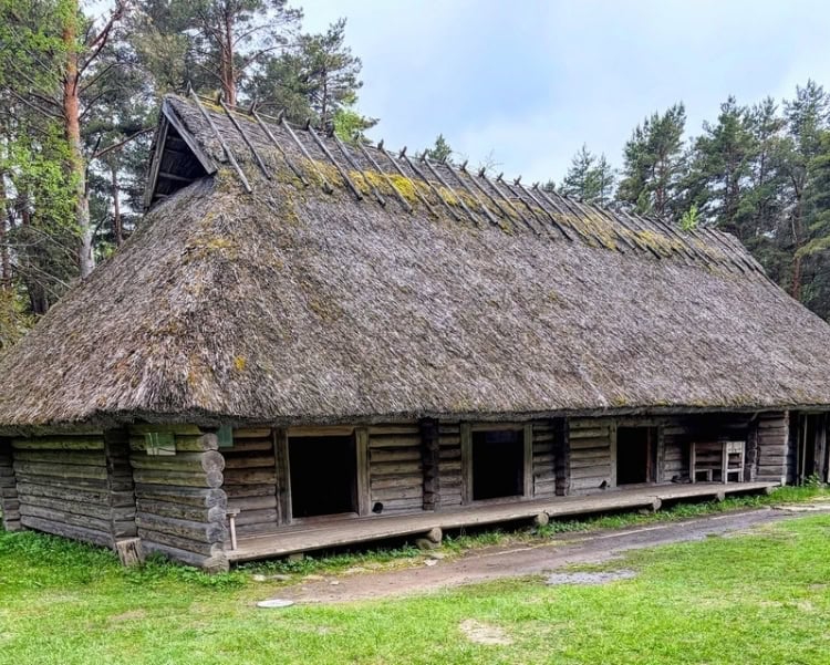Estonia residence from 1800s. Photo courtesy of the photographer or source, if known.