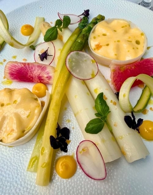 Green and white asparagus at Restaurant Tchaikovsky. Photo courtesy of Restaurant Tchaikovsky