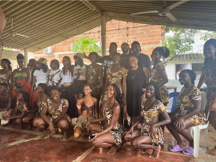 Group photo after the African dancing show. Photo credit: Tour Guide