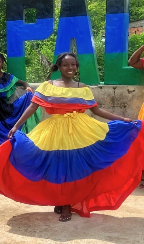 A jovial Palenquera woman greeting us at the entrance of the village. Photo by Carlos Omar Gardinet
