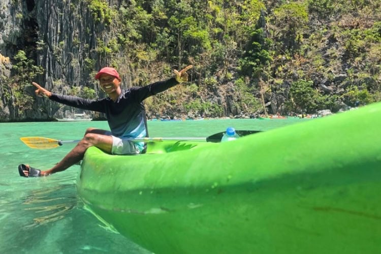 A local guide paddles through turquoise water during an island-hopping stop in El Nido, Palawan, Philippines. Photo by Kurl Ivan I. Fernandez