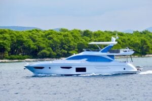 Luxury private yacht near the shore. Photo by Detlev Lückel, Pixabay
