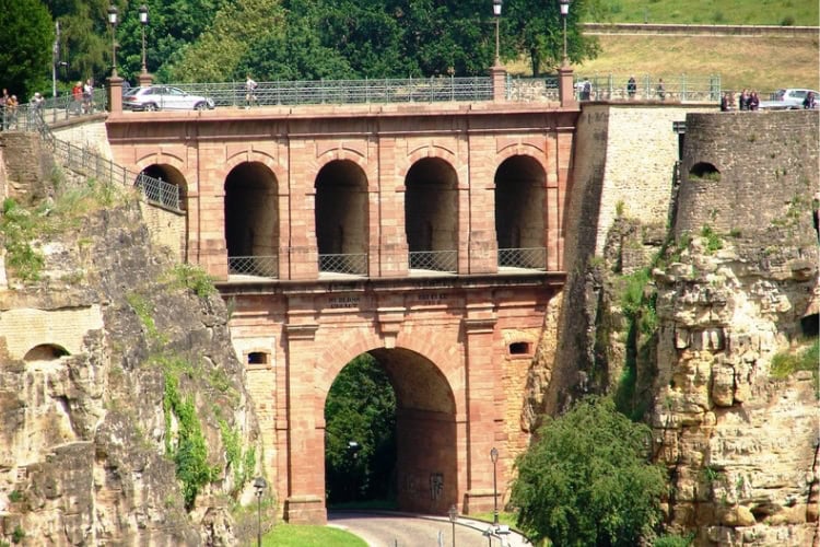 The red sandstone Castle Bridge. Photo by John M. Smith
