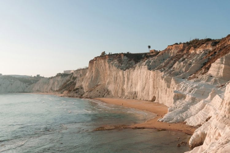 Scala dei Turchi in Realmonte, Italy. Photo by Daniel J. Schwarz, Unsplash
