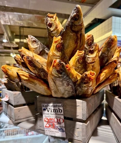 Basket of smoked fish in Balti Jaam fish store. Photo provided courtesy of the Balti Jaam fish store