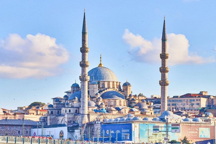 The New Mosque stands tall against the Istanbul skyline, Turkey. Photo by Thomas George, Unsplash