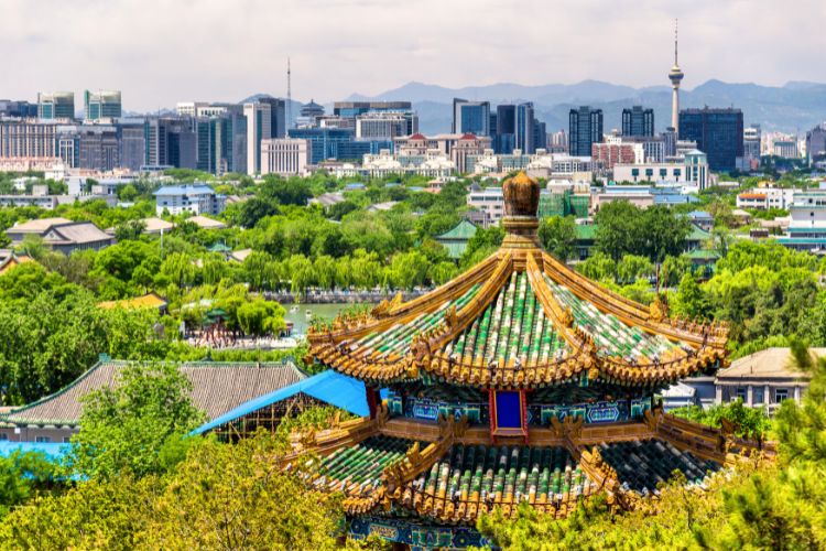 The beautiful greenspace of Jingshang Park