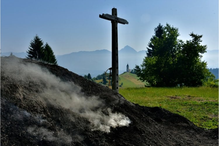 A 'cooking' kiln near the church at Jamnik. Photo by Sylvia Furrer