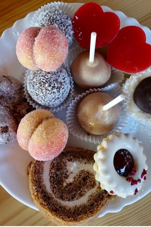 Delicious pastries served for dessert. Photo by Holger Hoffmann.