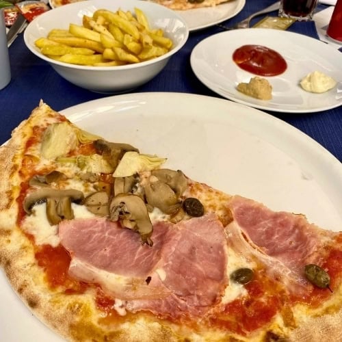 Pizza as an iconic Italian cuisine. Photo by Huyen Tran