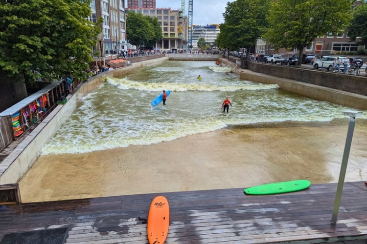 Surfers at RiF010 in Rotterdam. Photo by Keri G.