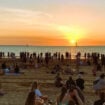 Marketgoers at Mindil Beach, Darwin, watch the sunset. Photo by Judy Barford Pinterest