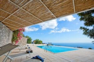 Pool overlooking the ocean. Photo courtesy of VillaTravellers.com
