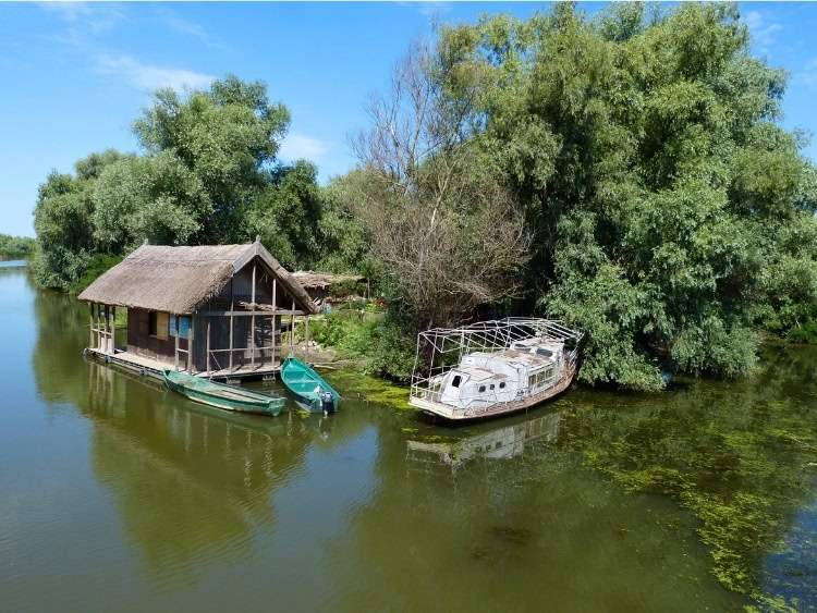 A typical residence in the Delta Dunării on an island. People can reach there only by boat. Photo by falco from Pixabay