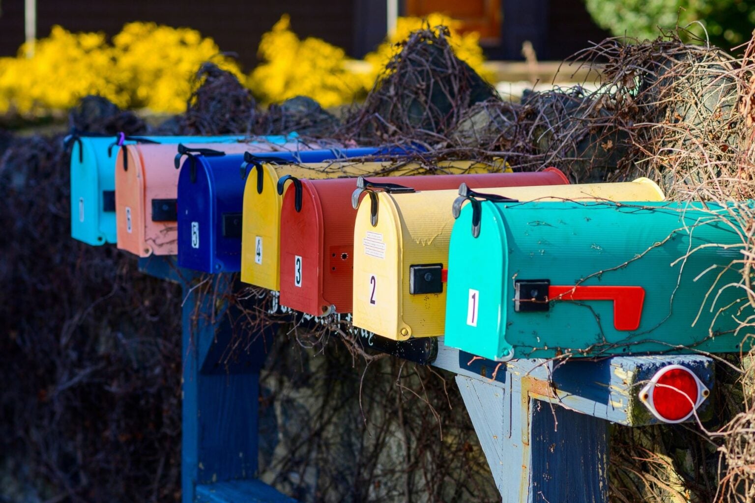 7 Ways to Keep a US Address While Living Abroad in 2026