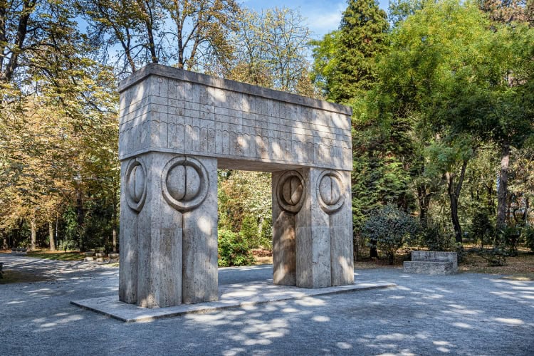 Gate of the Kiss. Photo by malaianu via iStock