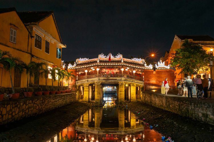 The beautiful Japanese covered bridge at night. 