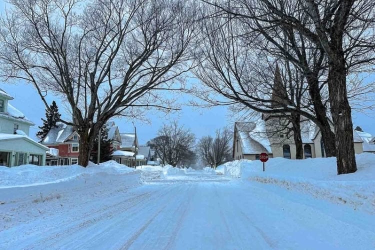 The snow piled high above the stop signs in Larium. Photo by Julie Suman