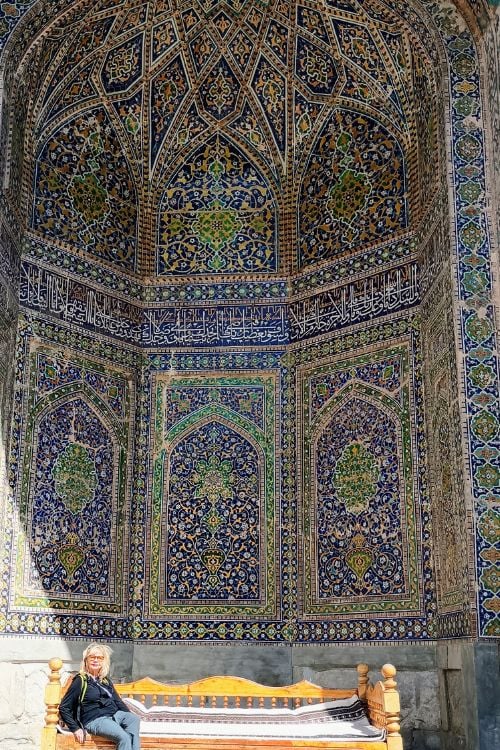 One tiled wall